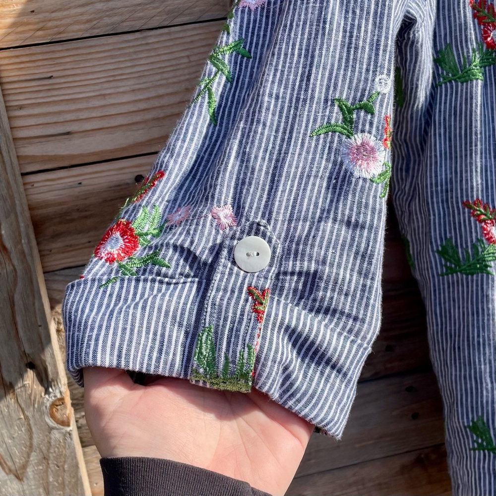 John.Mark linen button down collar loose fit embroidered top - Picture 3 of 12